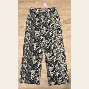 Edikted camo pants, NWT! Cross listed on Mercari and Curtsy!